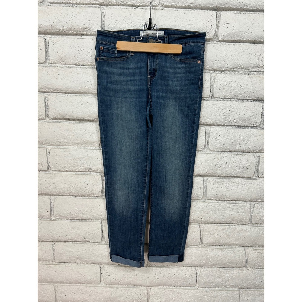 Signature Levi Strauss Mid Rise Boyfriend Jeans Womens 6 W28 Medium Wash Cuffed